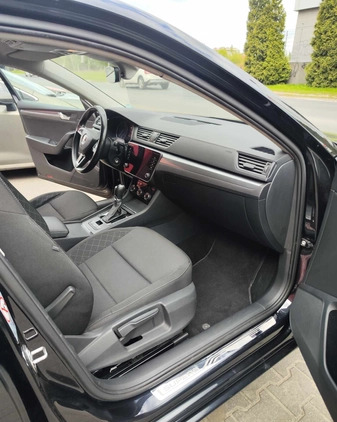 Skoda Superb cena 61900 przebieg: 299000, rok produkcji 2018 z Warszawa małe 301
